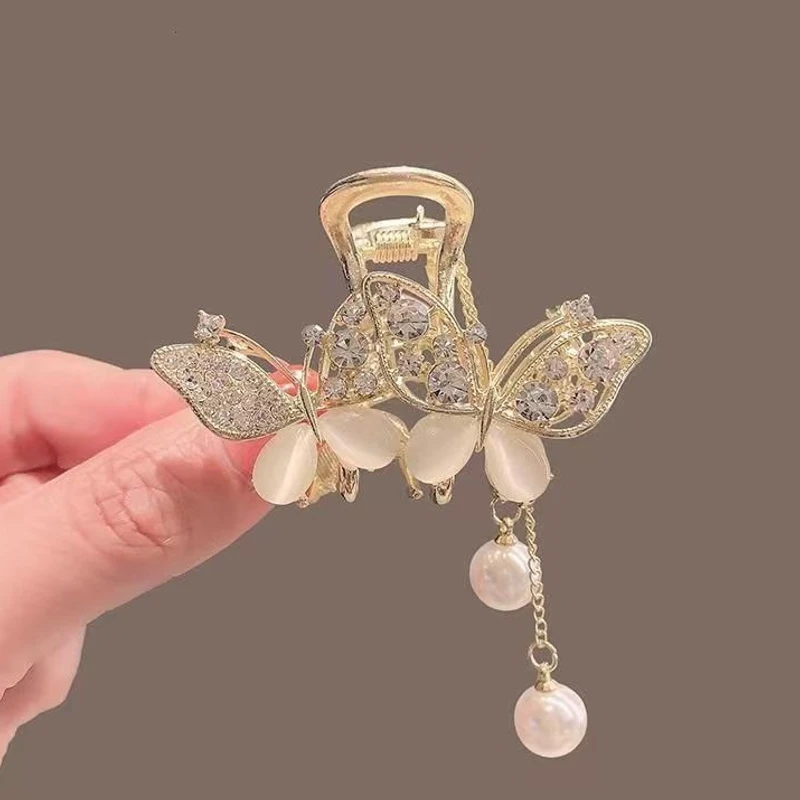 Beautiful Pearl Claw Clip