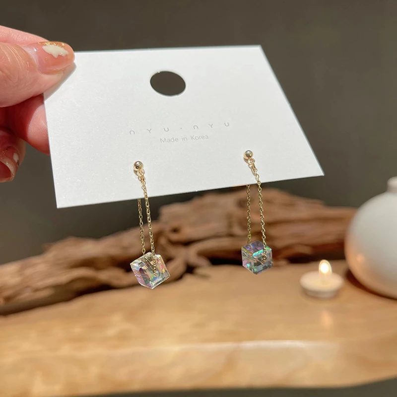 Stylish Crystal Cube Earrings - Thumbnail 3