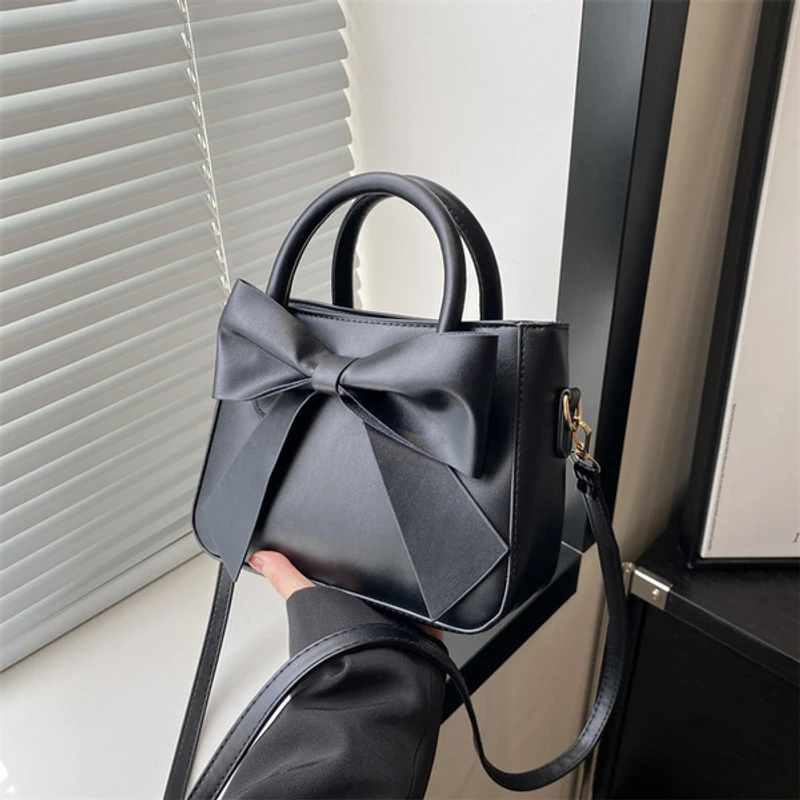 Classy black color shoulder bag