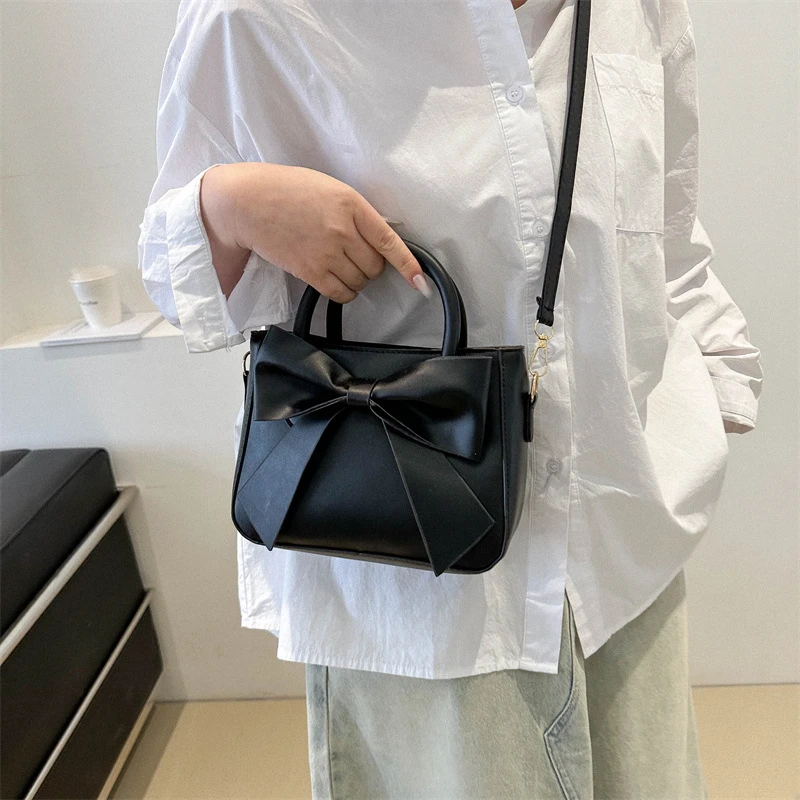 Classy black color shoulder bag