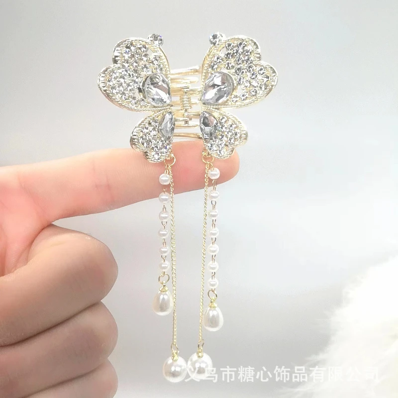 Beautiful pearl tassel grip clip