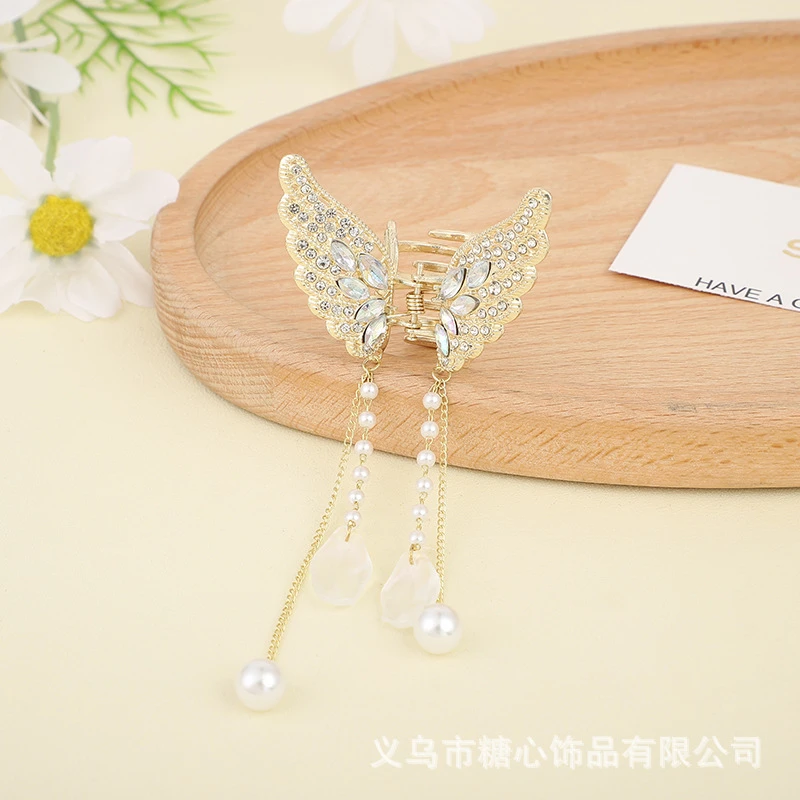 Exquisite pearl tassel claw clip