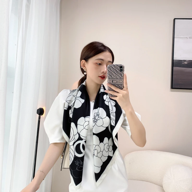 Black white flower printed silk hijab / scarf - Thumbnail 4