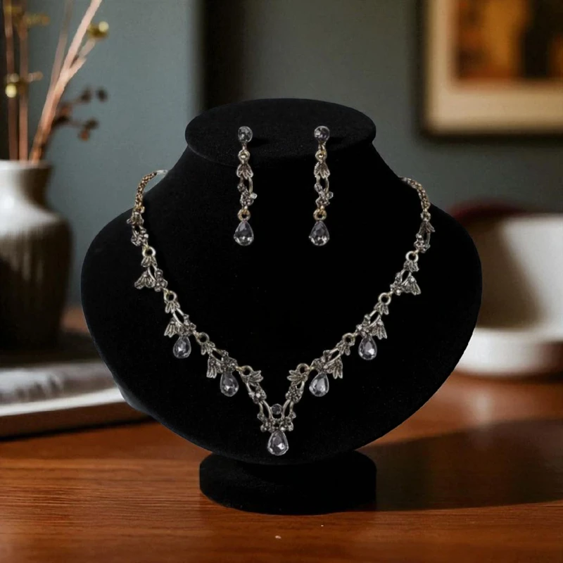 Elegant black color jewellery set