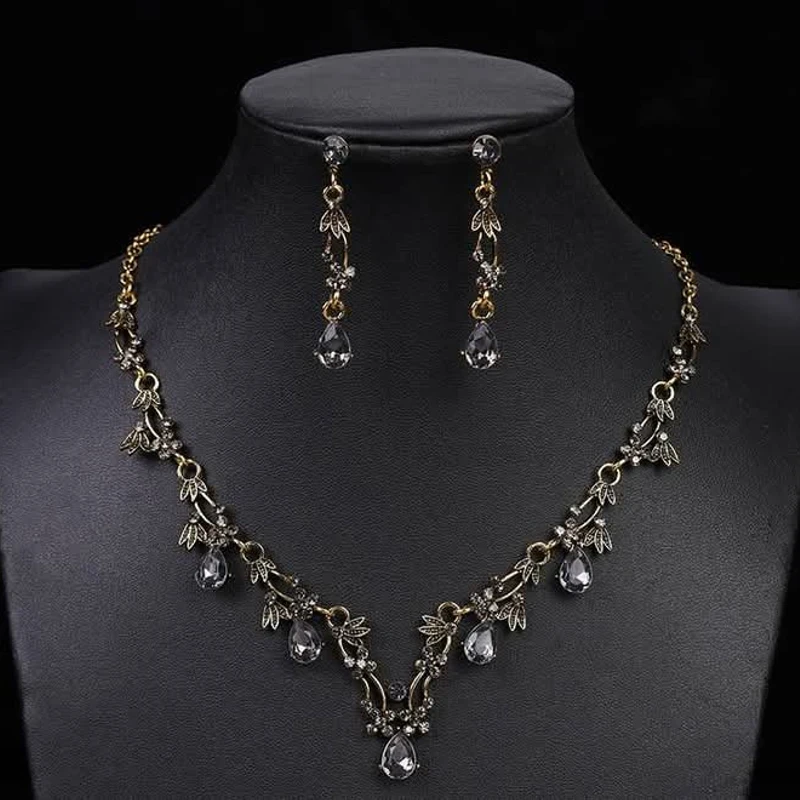 Elegant black color jewellery set