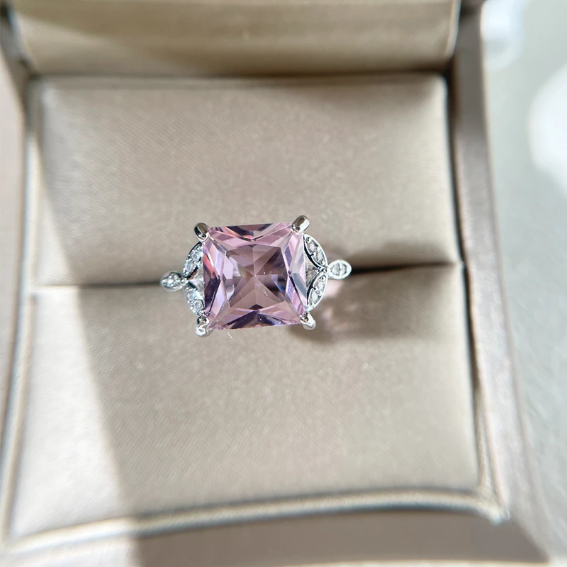 Beautiful princess cut cubic zirconia ring