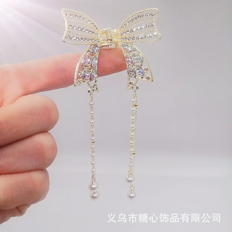 Pretty bow shaped tassel claw clip
