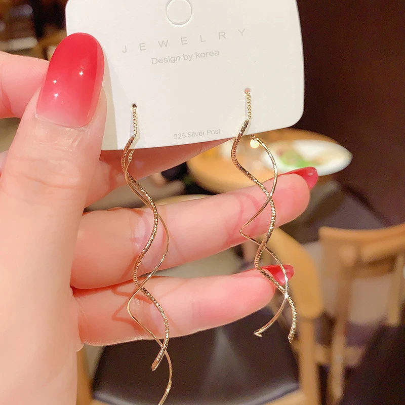Elegant Spiral Crystal Earring