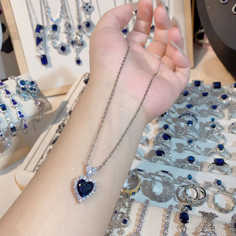 Beautiful heart shaped pendant neckpiece