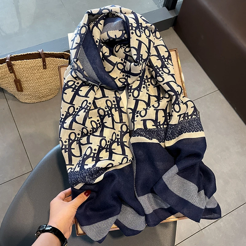 Elegant navy blue printed viscose hijab - Thumbnail 3