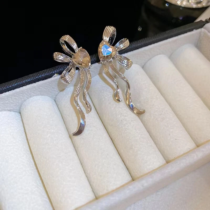 Stylish bowknot crystal earrings - Thumbnail 3