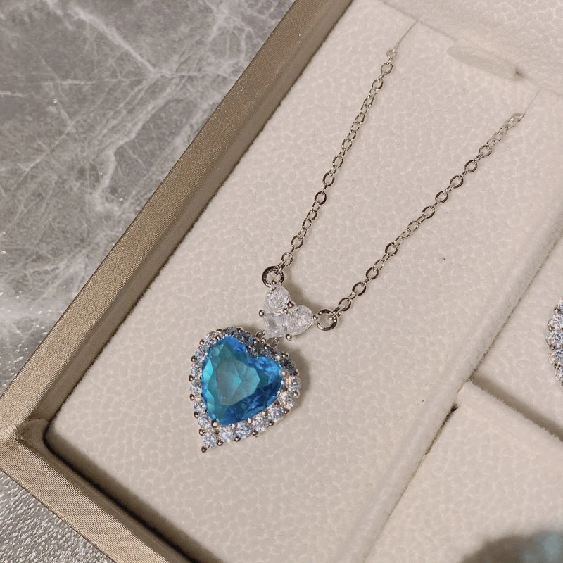 Beautiful blue heart shaped pendant neckpiece