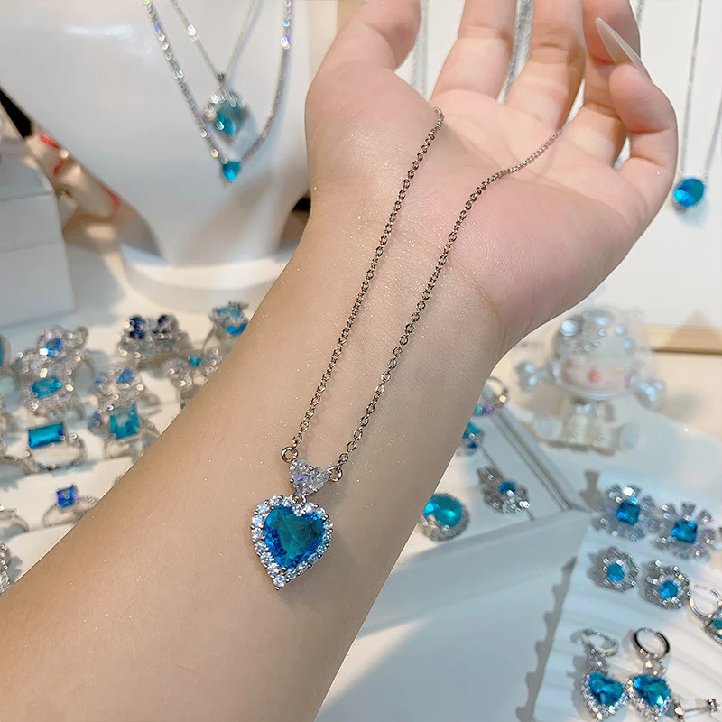 Beautiful blue heart shaped pendant neckpiece