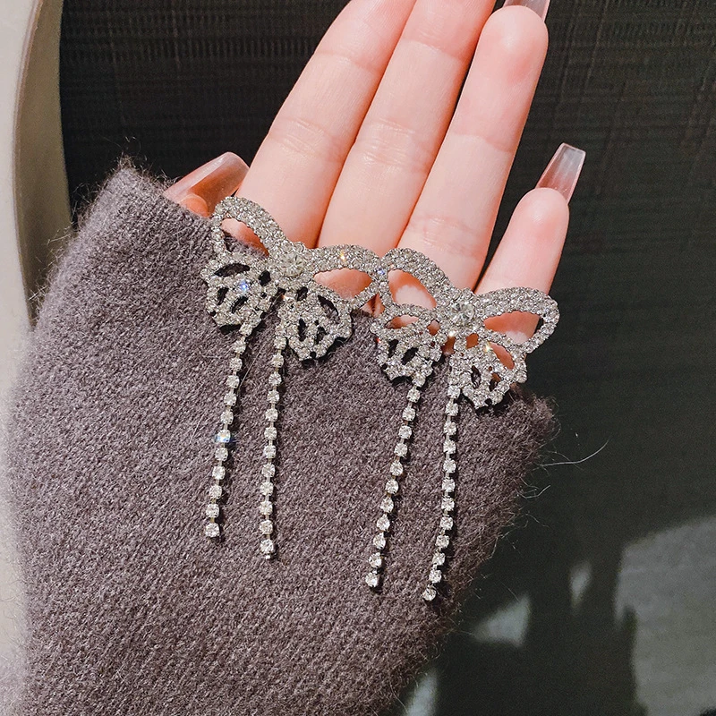 Beautiful silver color shiny tassel earrings - Thumbnail 4
