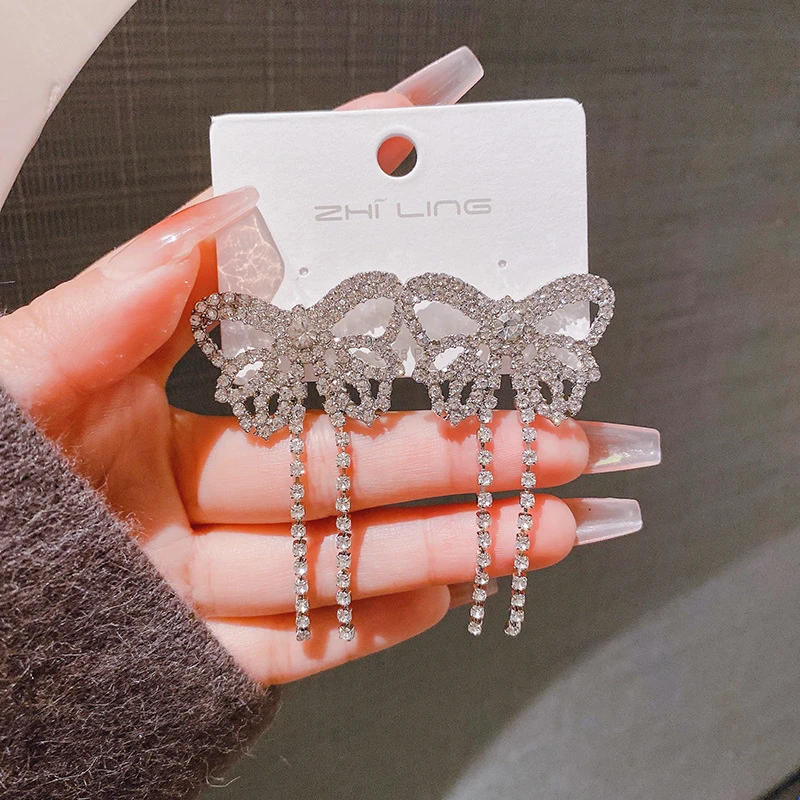 Beautiful silver color shiny tassel earrings - Thumbnail 5