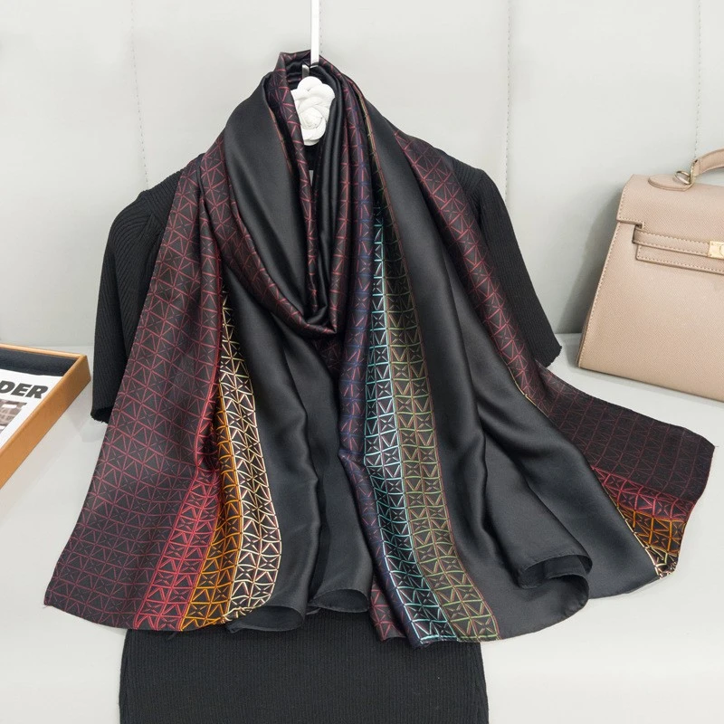 Elegant shiny black hijab - Thumbnail 4