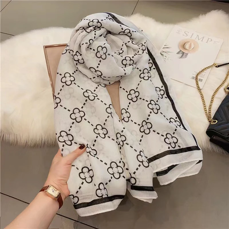 Black white mixed floral printed elegant hijab / orna - Thumbnail 3