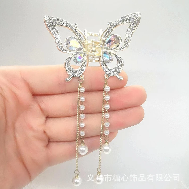 Pretty pearl tassel hair clip