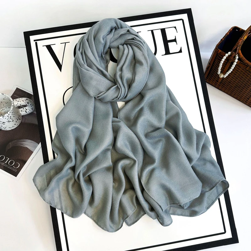 Elegant light gray long hijab / orna