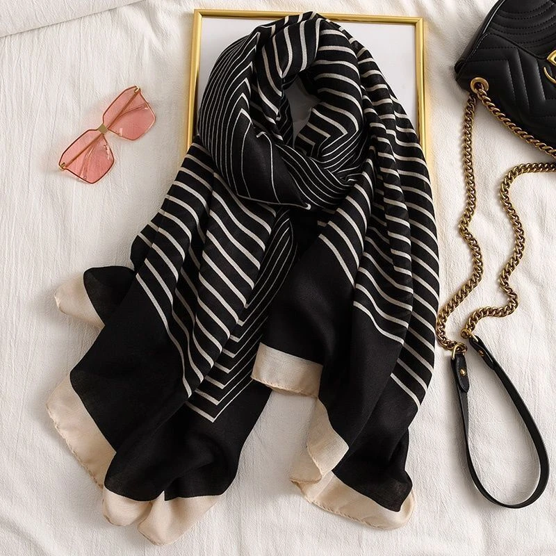 Elegant black hijab / orna