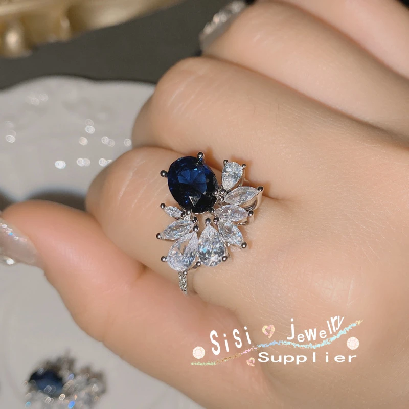 Stylish cluster design blue ring