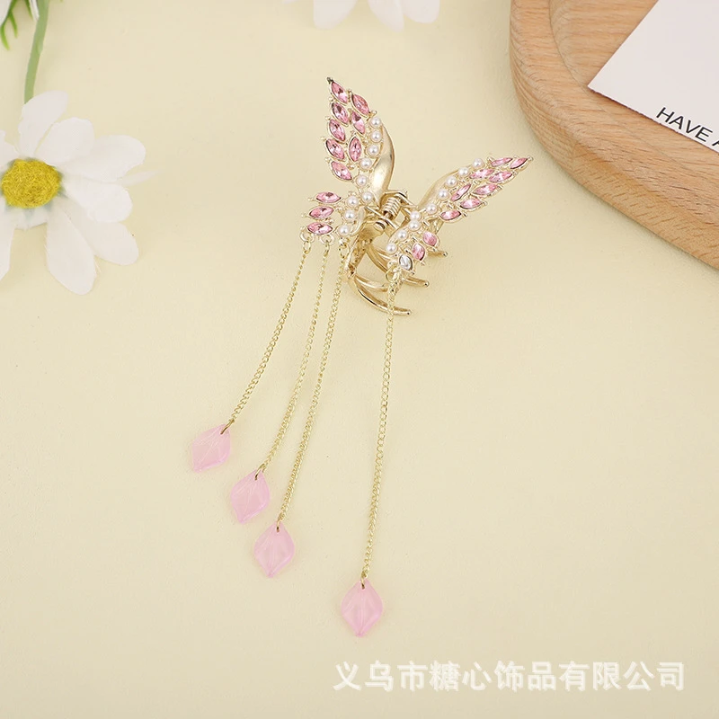 Classy pink color claw clip