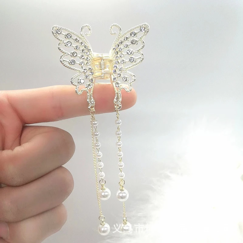 White color claw clip