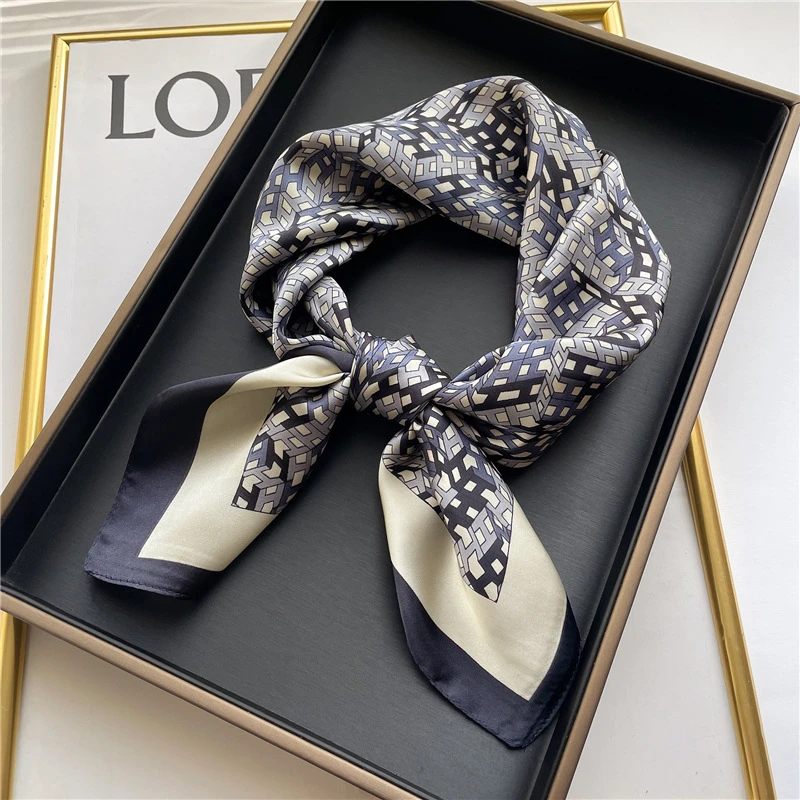 Elegant grey color scarf