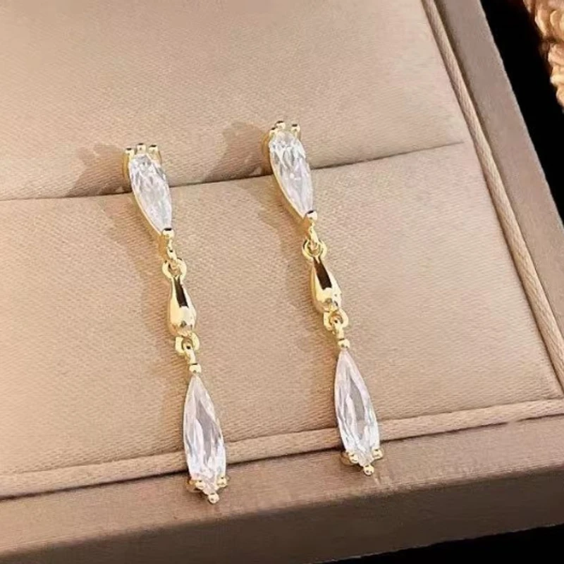 Pretty tear drop dangle earrings - Thumbnail 3