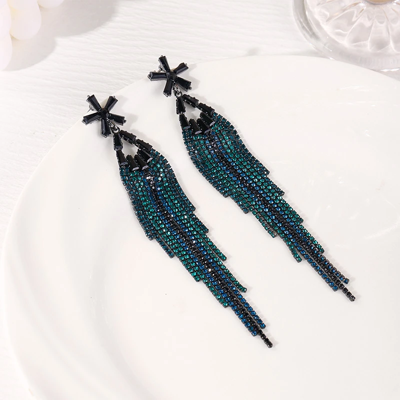 Elegant & Shiny Tassel Earrings - Thumbnail 3