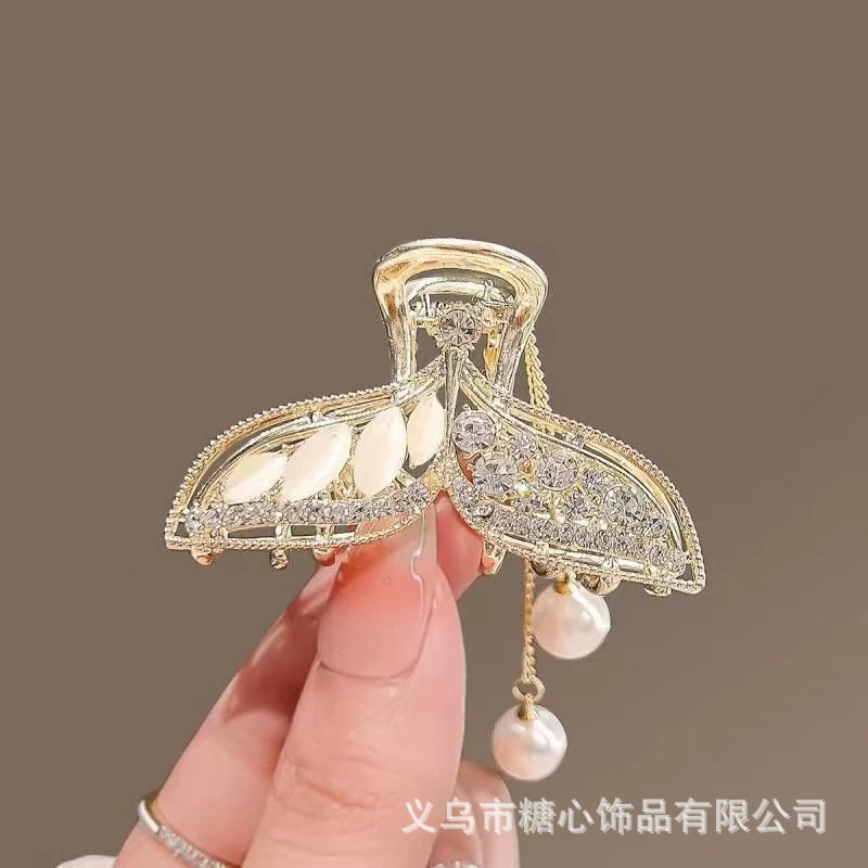 Classy white color claw clip