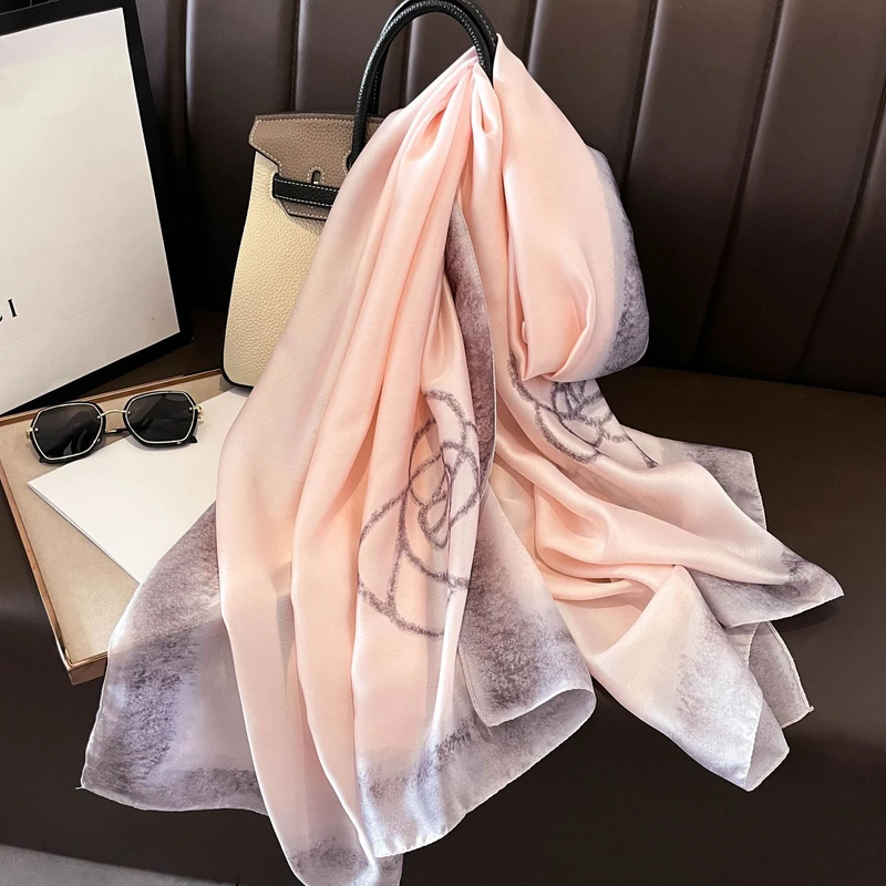 Soft pink silk printed hijab - Thumbnail 3