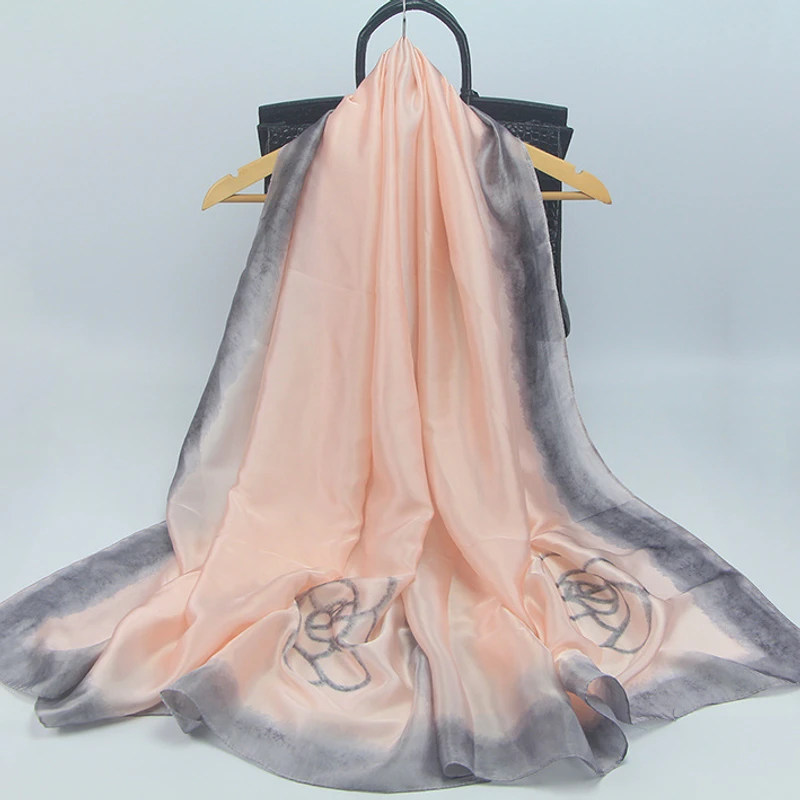 Soft pink silk printed hijab - Thumbnail 4