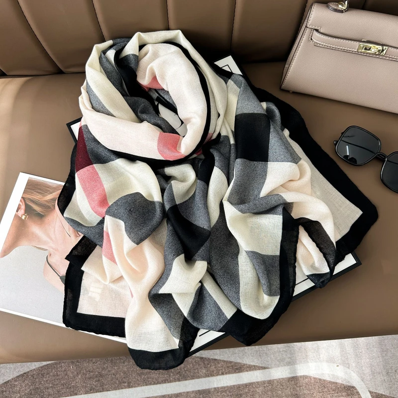 Black white mixed pattern hijab / orna