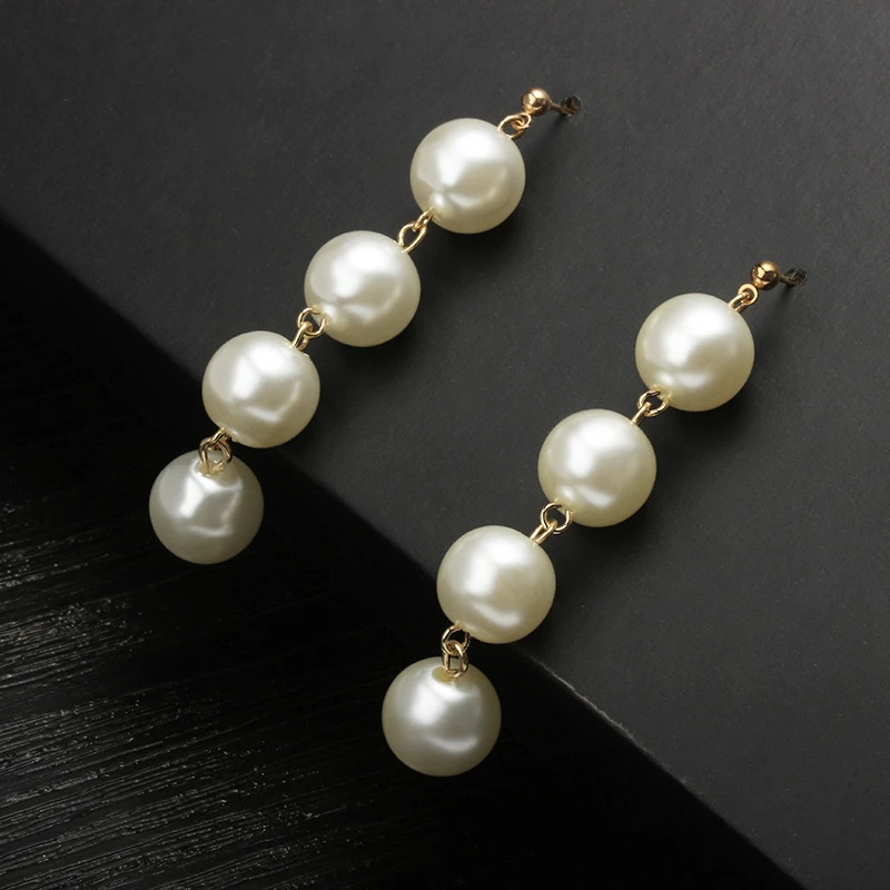 Pretty pearl dangle earrings
