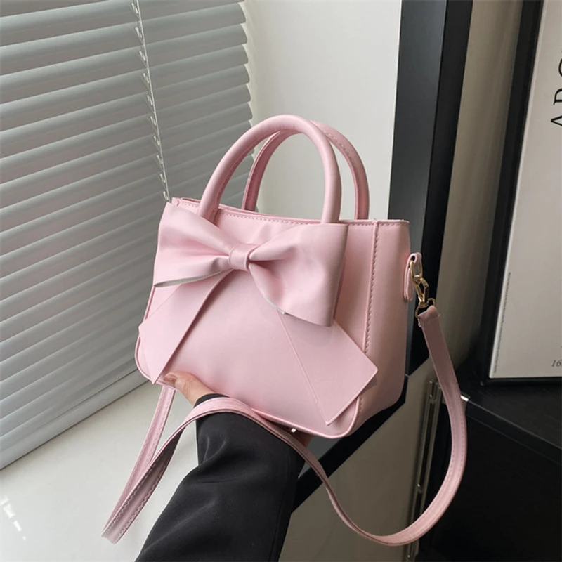 Lovely pink color shoulder bag