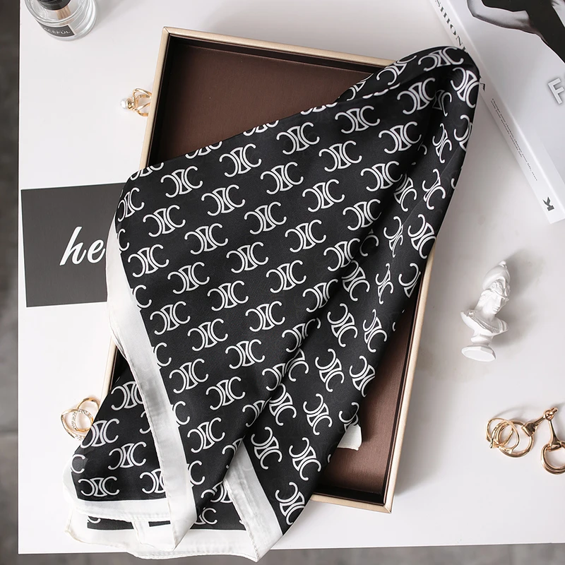 Elegant black square scarf - Thumbnail 3