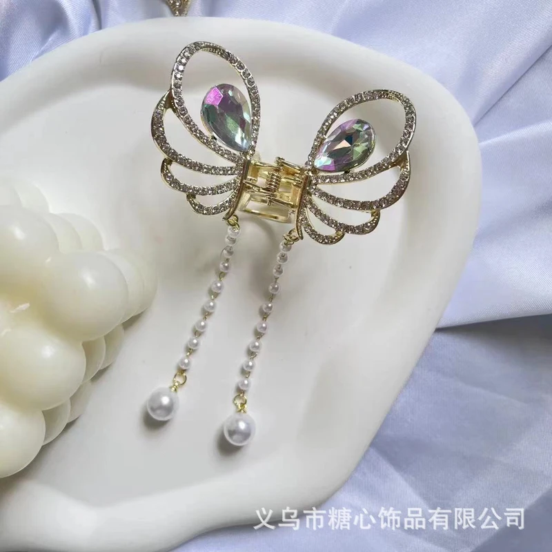 Elegant pearl tassel claw clip