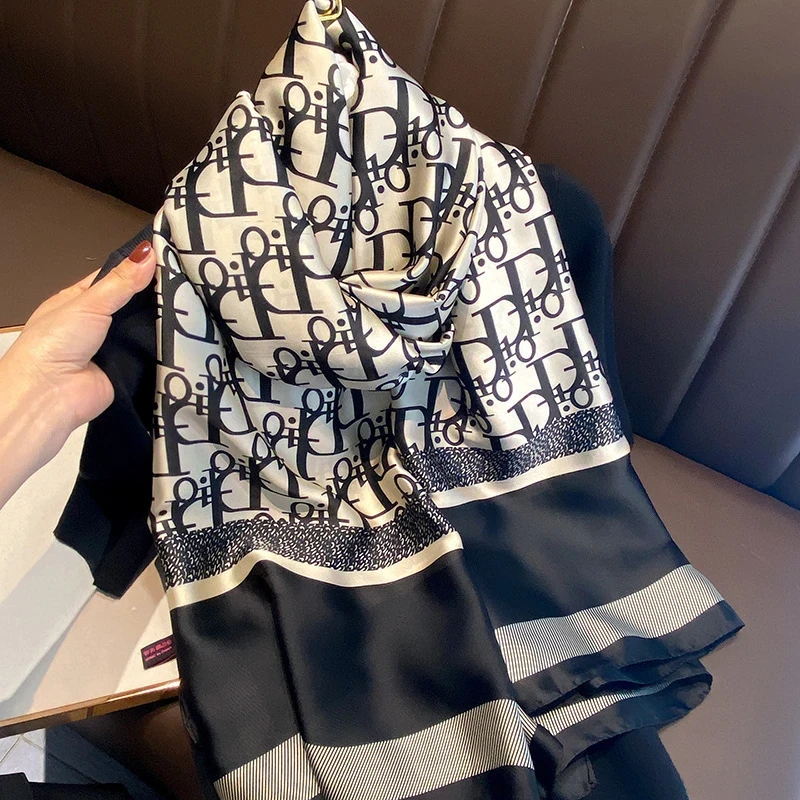 Shiny printed black & white  hijab /orna - Thumbnail 3