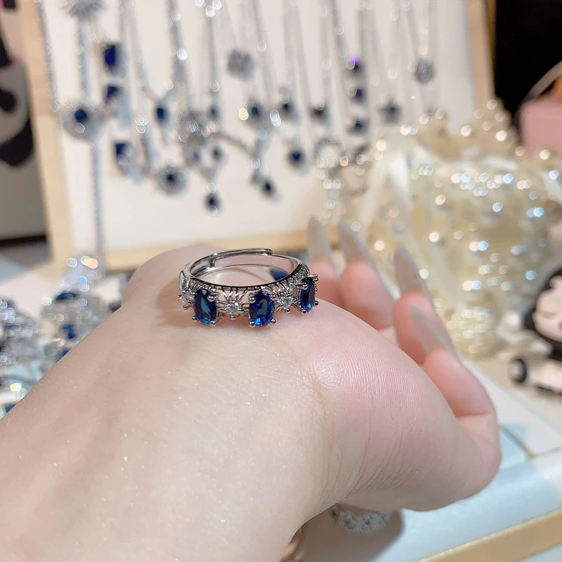 Beautiful oval cut blue sapphire ring