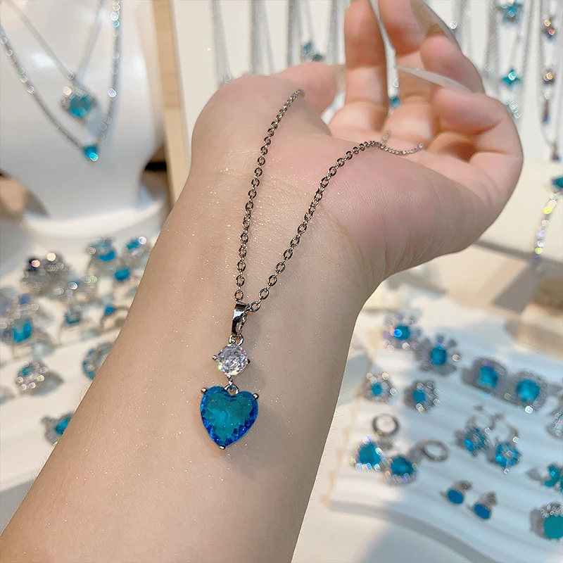 Ocean blue color love shaped pendant neckpiece
