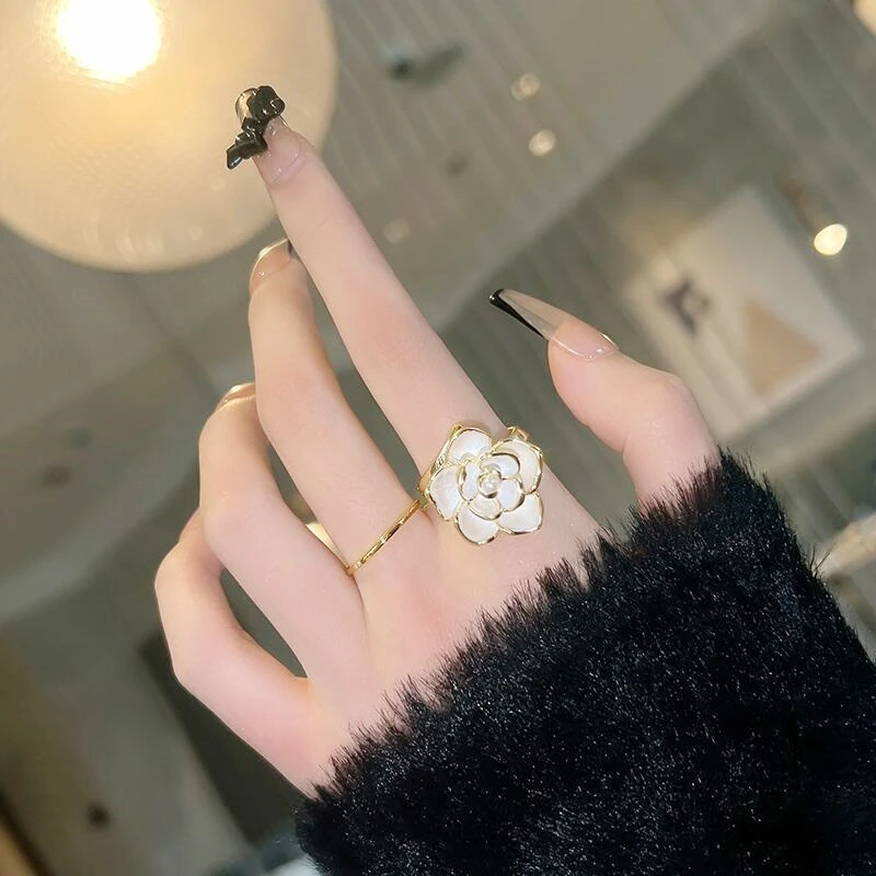 Pretty camelia flower crystal ring