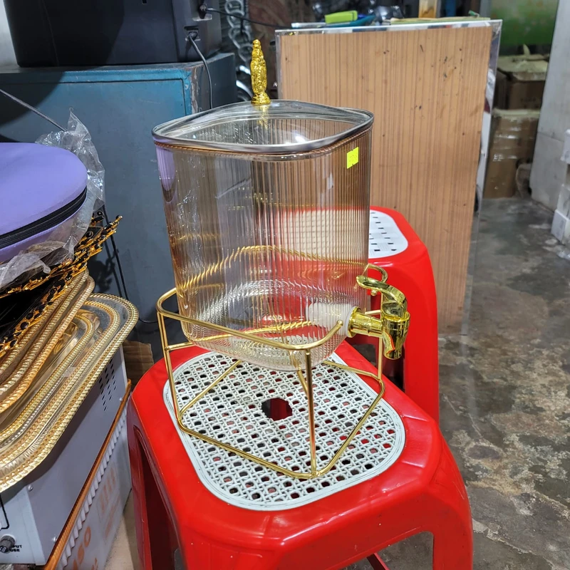 Square Golden Dispenser (OOMM)