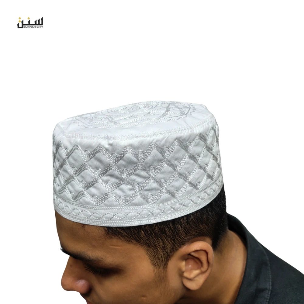 Handcrafted Saudi White Cotton Tupi – Geometric - Image 3