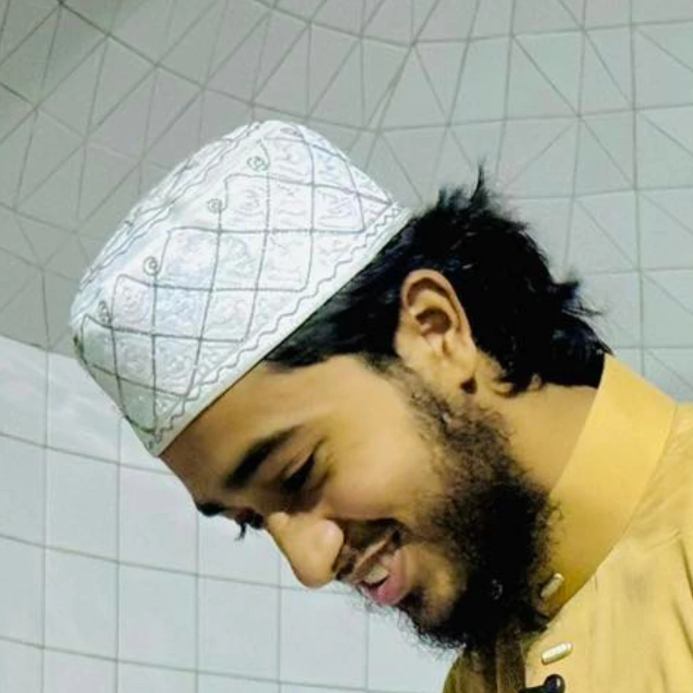 White & Silver Azhari Tupi – Premium Islamic Caps