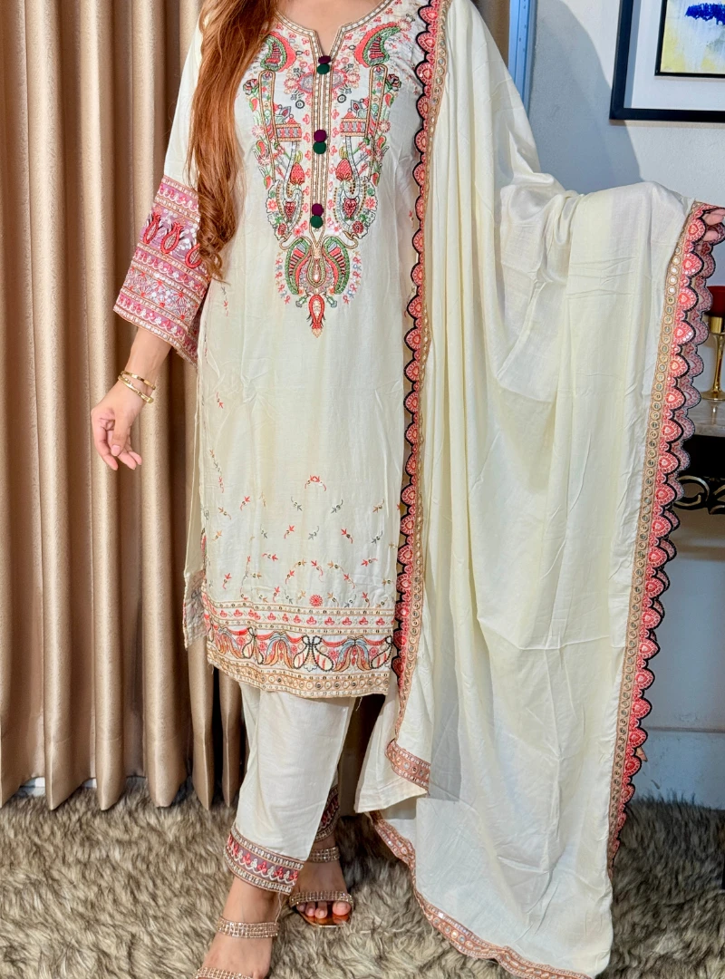 Pakistani-inspired "noor-e-libass"