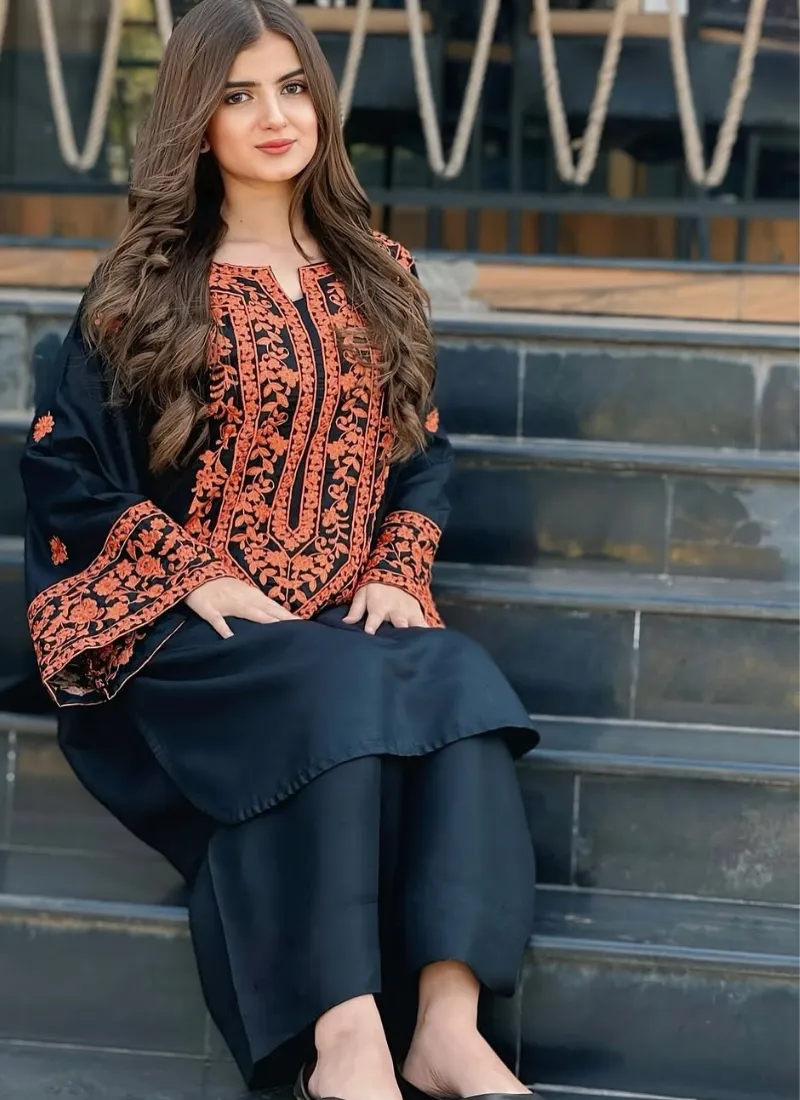 Elegant Cotton 2-Piece Suit - Image 3