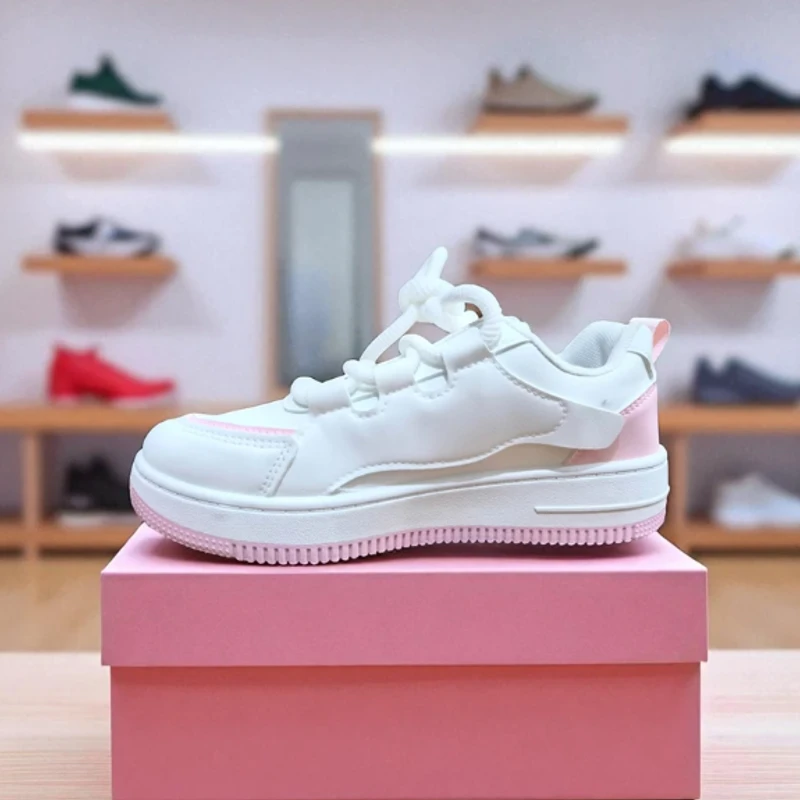212 - Pink Sneakers with Heart-Shaped Cutouts and Trendy Design—Perfect for a Chic Look